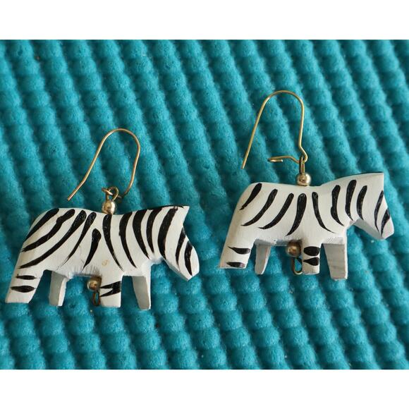 Vintage 90s African Zebra Earrings Hand Wood Carved Artisan Hook Dangle Retro - Picture 2 of 3